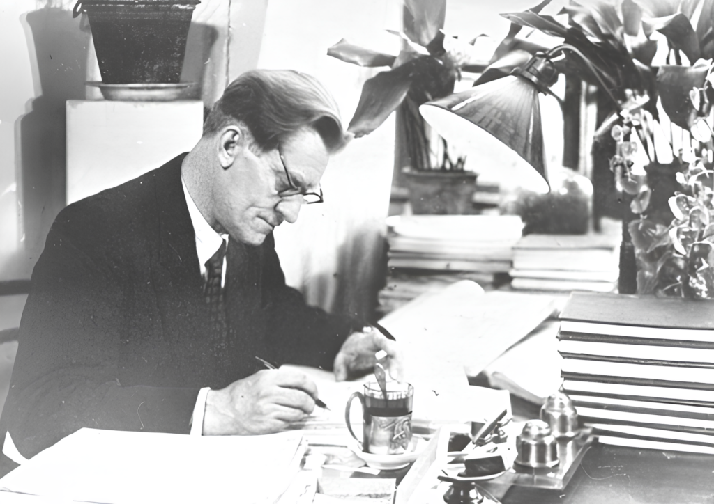 Рисунок 1. А. А. Уранов за работой, 1949 год (Жукова и др., 2015).